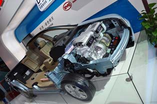 Cut-away model of the BYD F3DM.