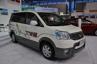 Great Wall Voleex V80 PHEV. Powered by the in-house GW4HG15 gasoline engine and a 30kW output traction motor. Fitted with a 12kWh lithium-ion battery.