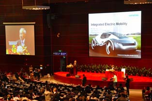 Siemens China executive, Cheng Meiwei emphasized its role as a supplier of electronic systems for integrated EV mobility.