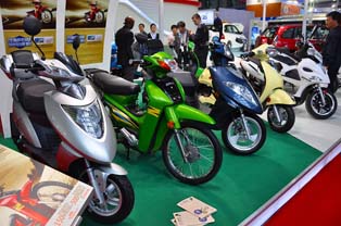 Zongshen electric motorcycles on display fitted with lithium-ion batteries. Lightweighting achieved through use of lithium-ion batteries.