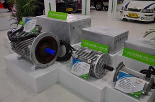 In-house manufactured traction motor announced by Nanjing Jiayuan. Displayed its lineup ranging from a 30kW unit for compact EV through to a 100kW unit for fixed route bus use.