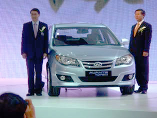 The Hyundai Avante LPi Hybrid drew the greatest attention at this year’s show
