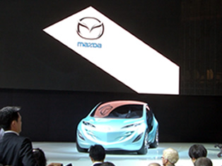 Kiyora - achieves 32km/L without the assistance of electric motors through its idling-stop and low-speed energy regenerative systems, as well as lightweighting.