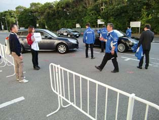 FHI staff welcoming visitors wishing to test drive models.