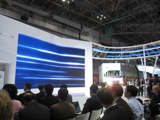 Mitsubishi Fuso: President and CEO Albert Kirchmann appears riding the Canter E-cell